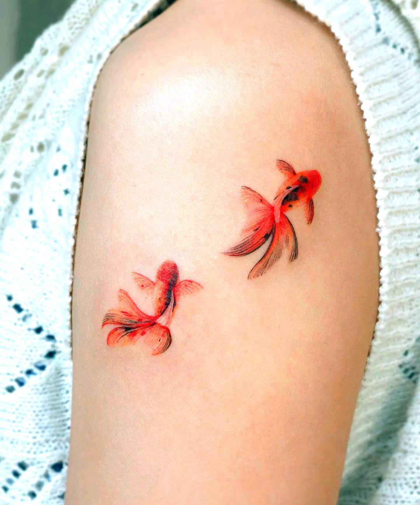Beste Koi Fisch Tattoo Designs für Frauen 3