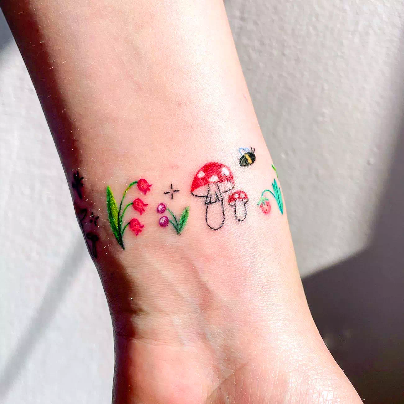 Ideas de tatuajes de pulseras inspiradas en la naturaleza