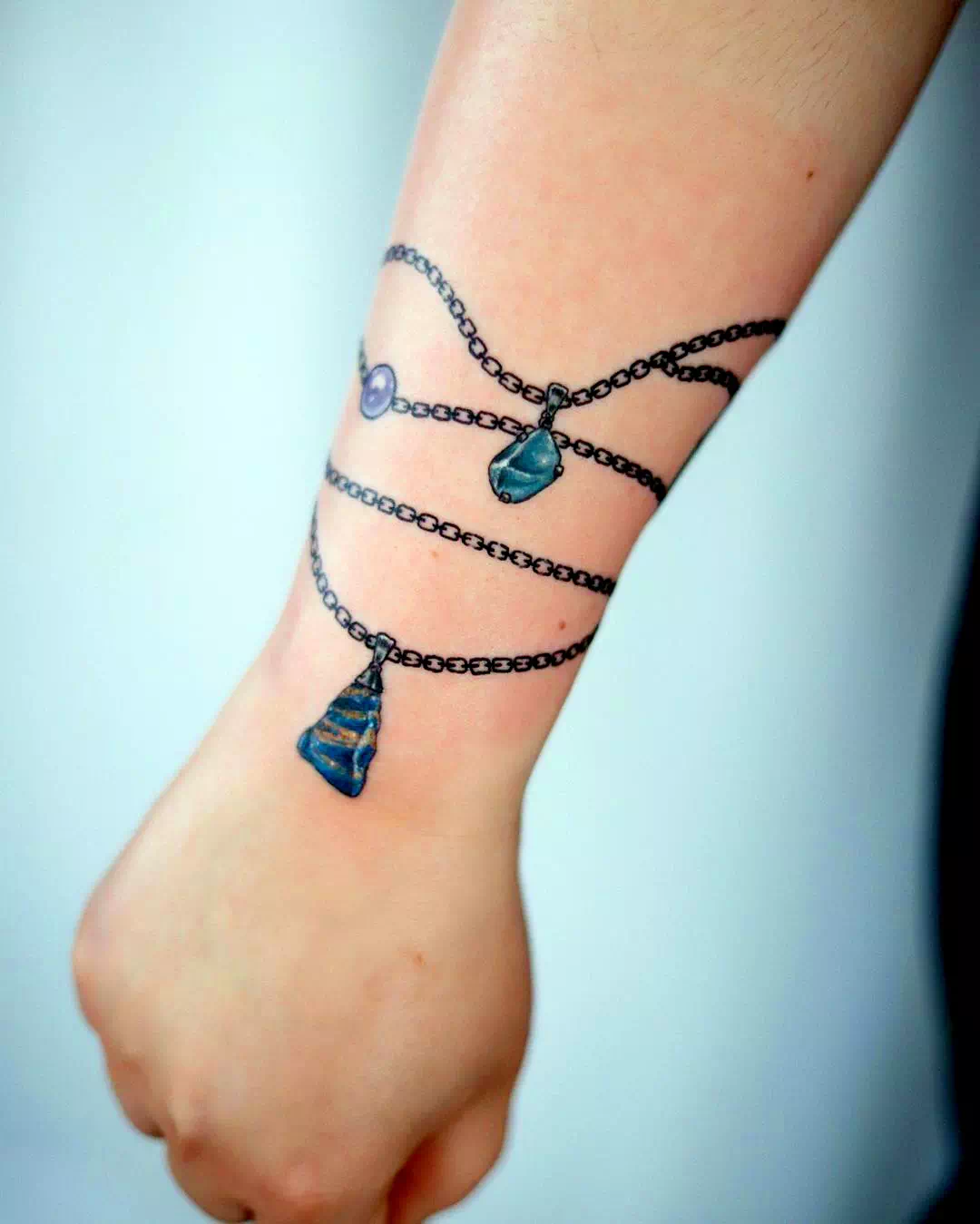 Recreación del tatuaje de la pulsera delicada