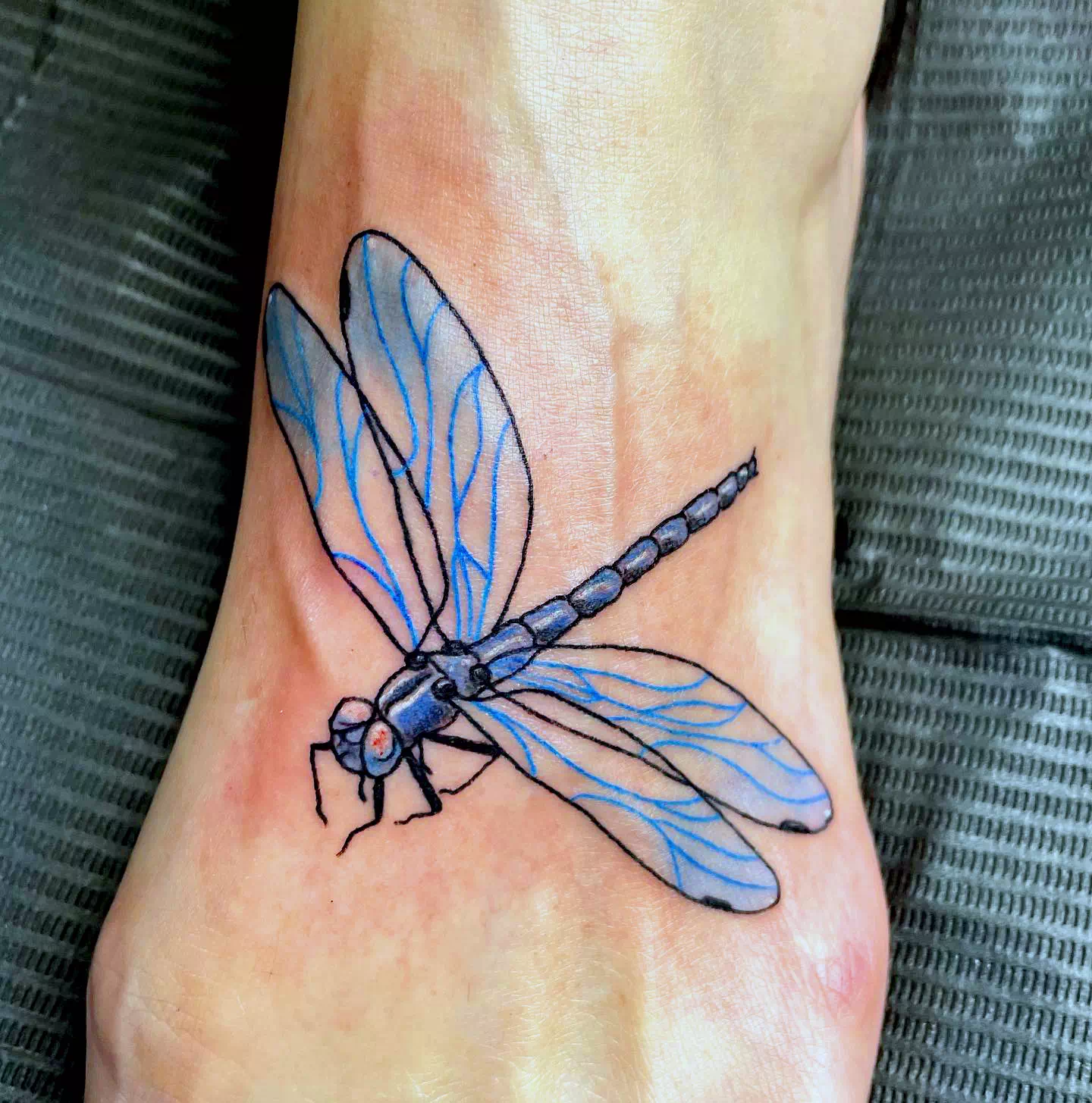 Libelle Tattoo am Fuß