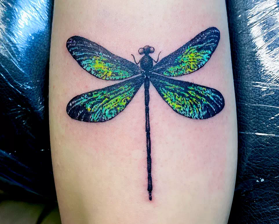 Ideas de tatuajes de libélulas 7