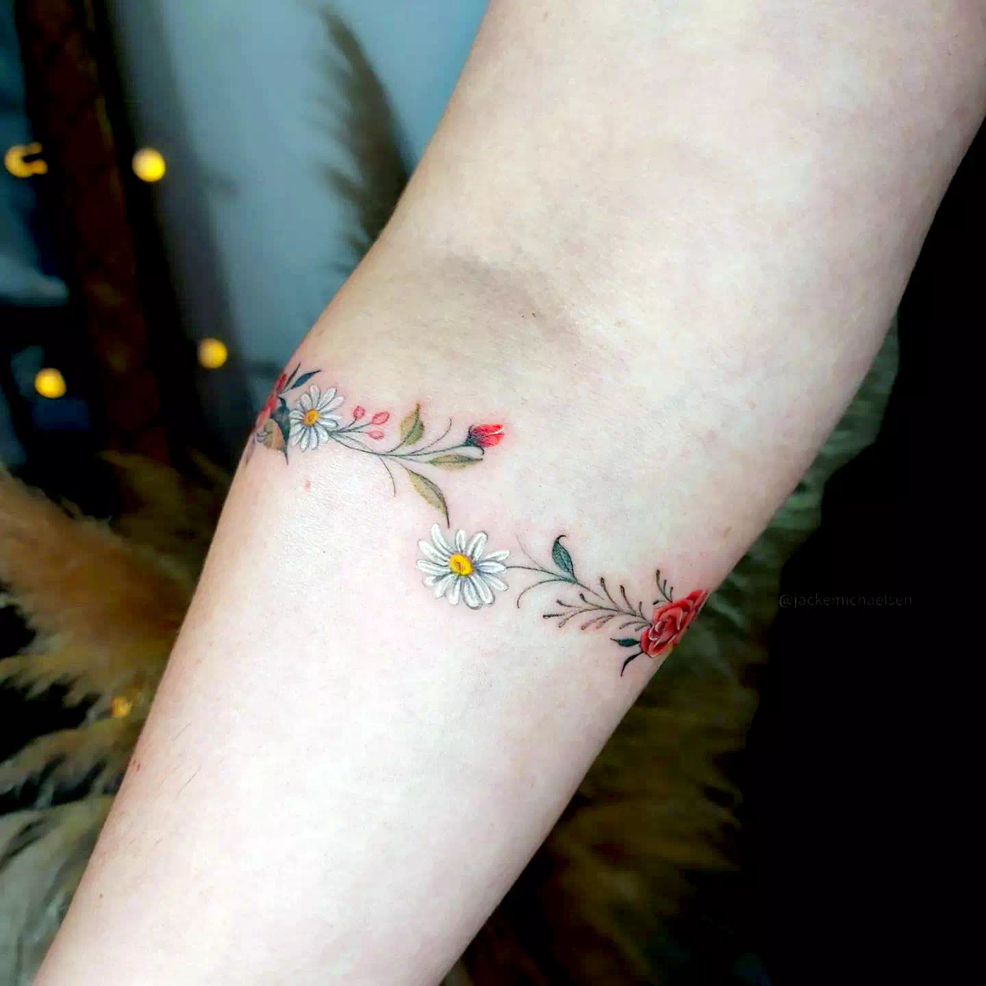 Idea de tatuaje de pulsera de flores