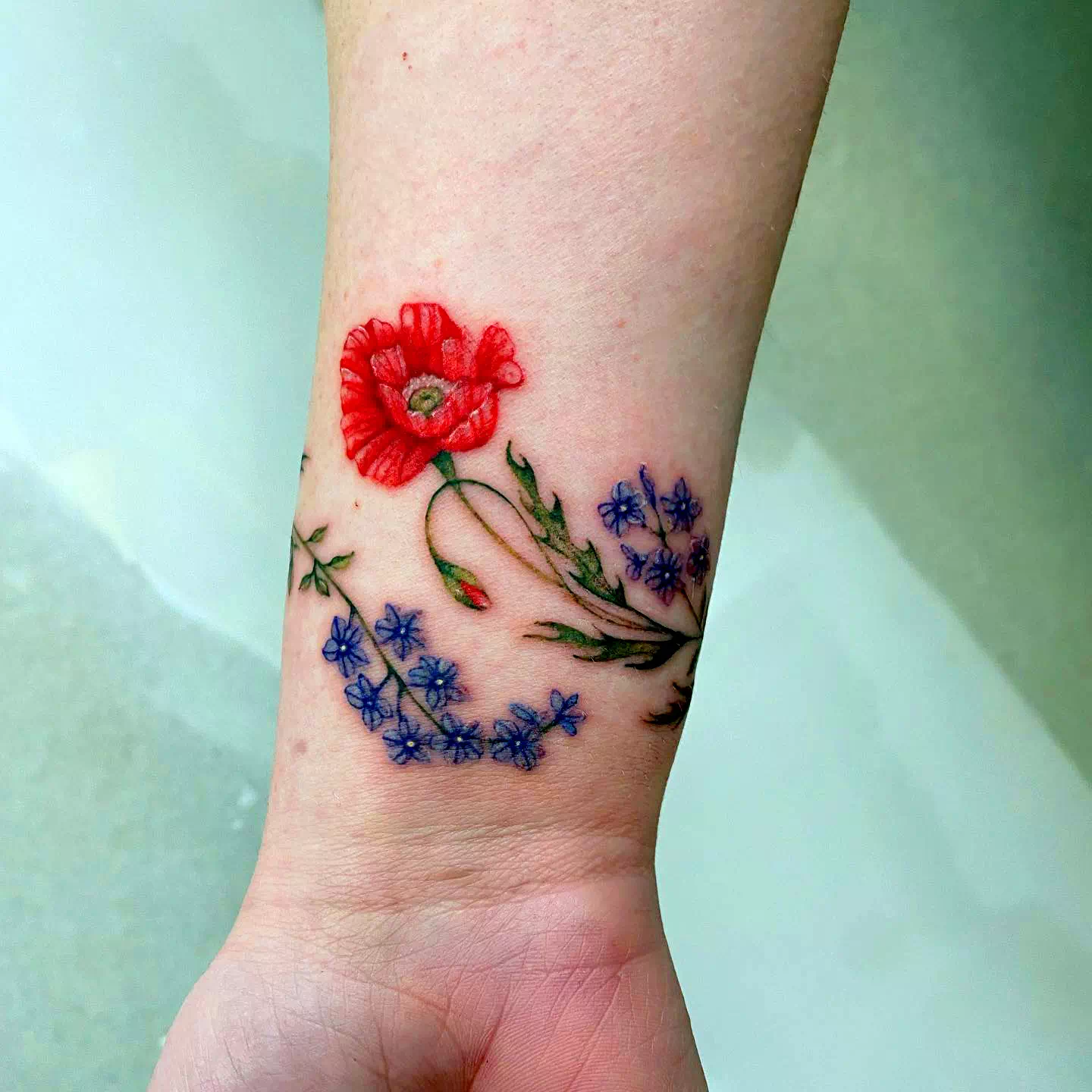 Tatuaje de una pulsera de flores