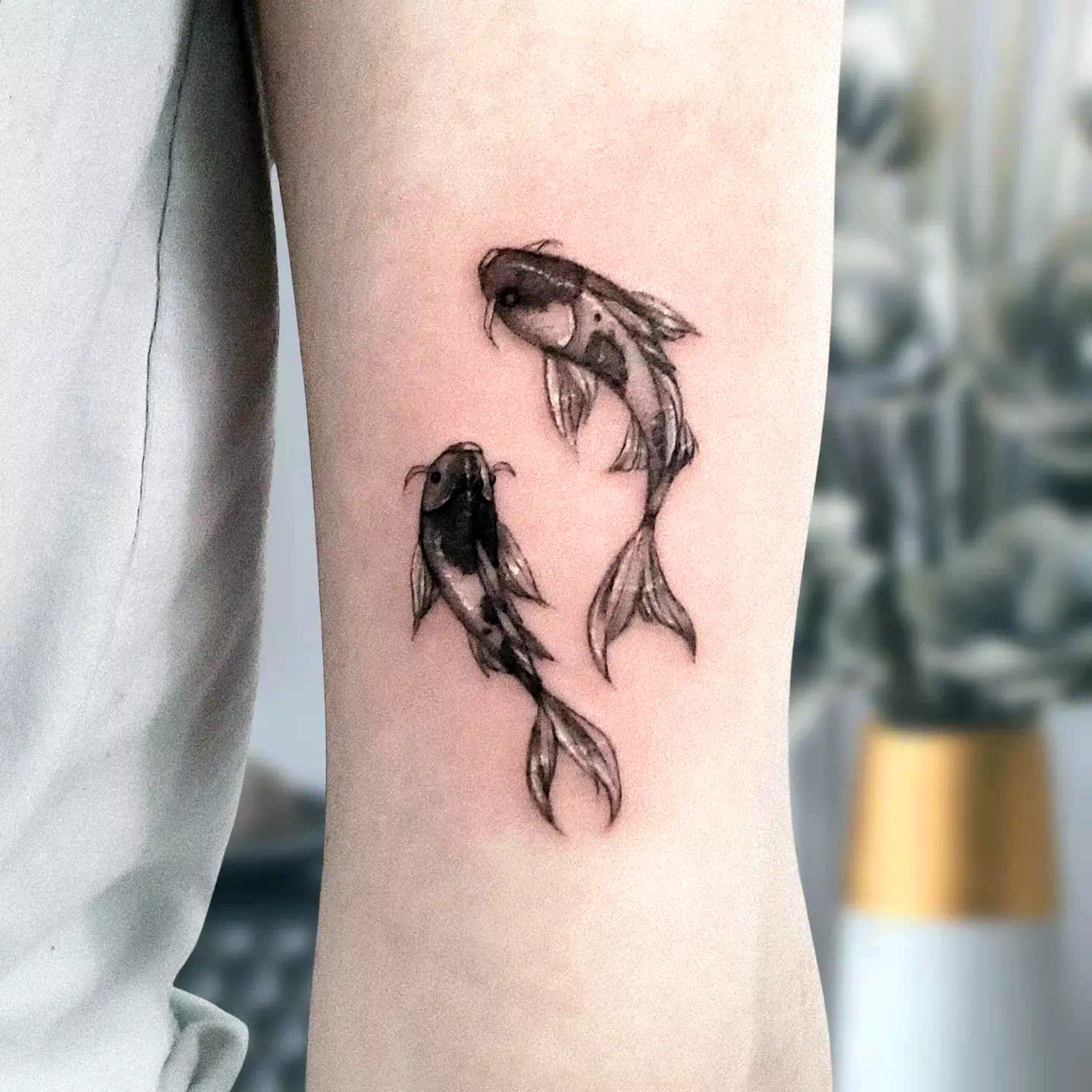 tatuaje de pez koi negro 2