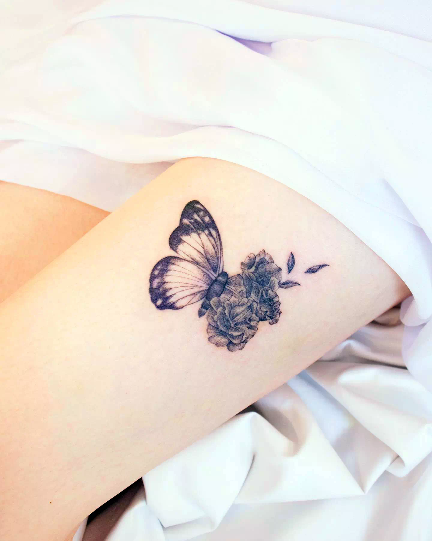 Schmetterling Oberschenkel Tattoo auf Oberschenkel 2