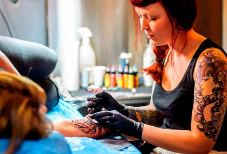 what should you tipping your tattoo artist