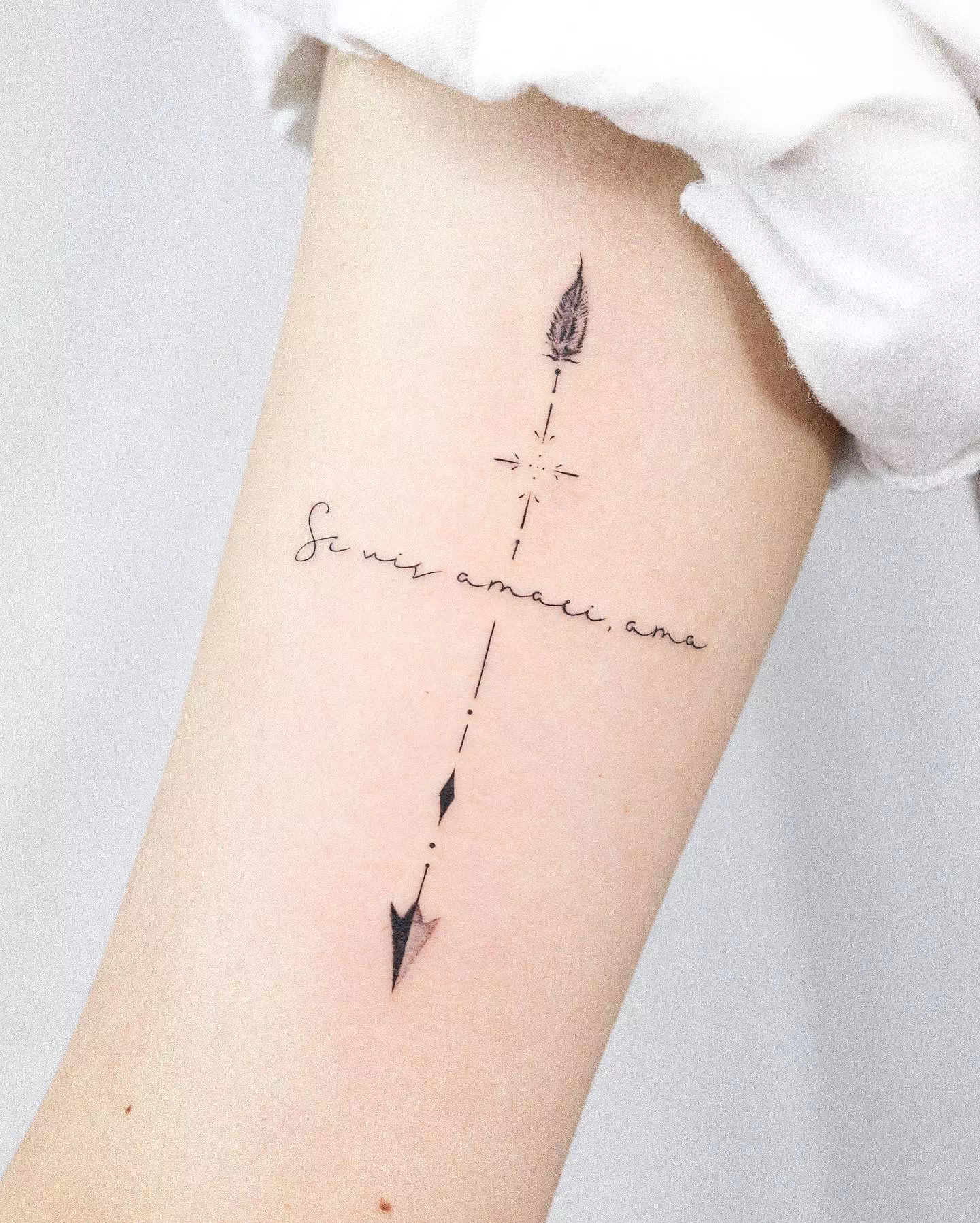 Arrow tattoo in black and white tattoo 1