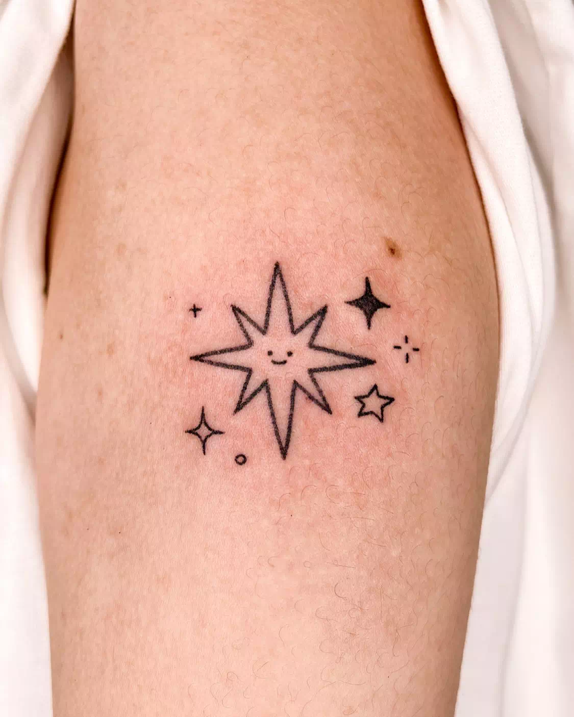 Tatuajes de estrellas en blanco y negro 1