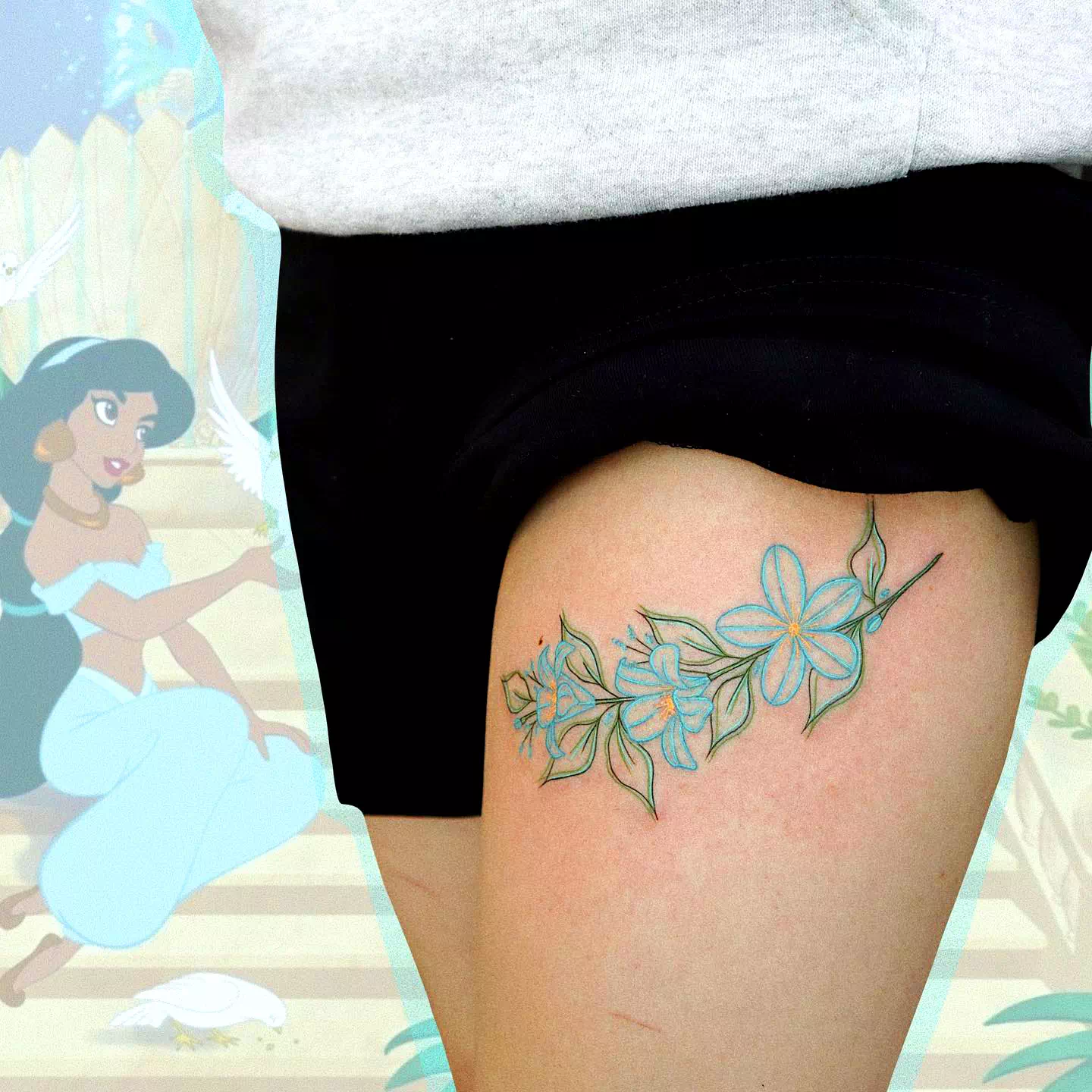 Tatuaje de una flor de jazmín azul en la pantorrilla