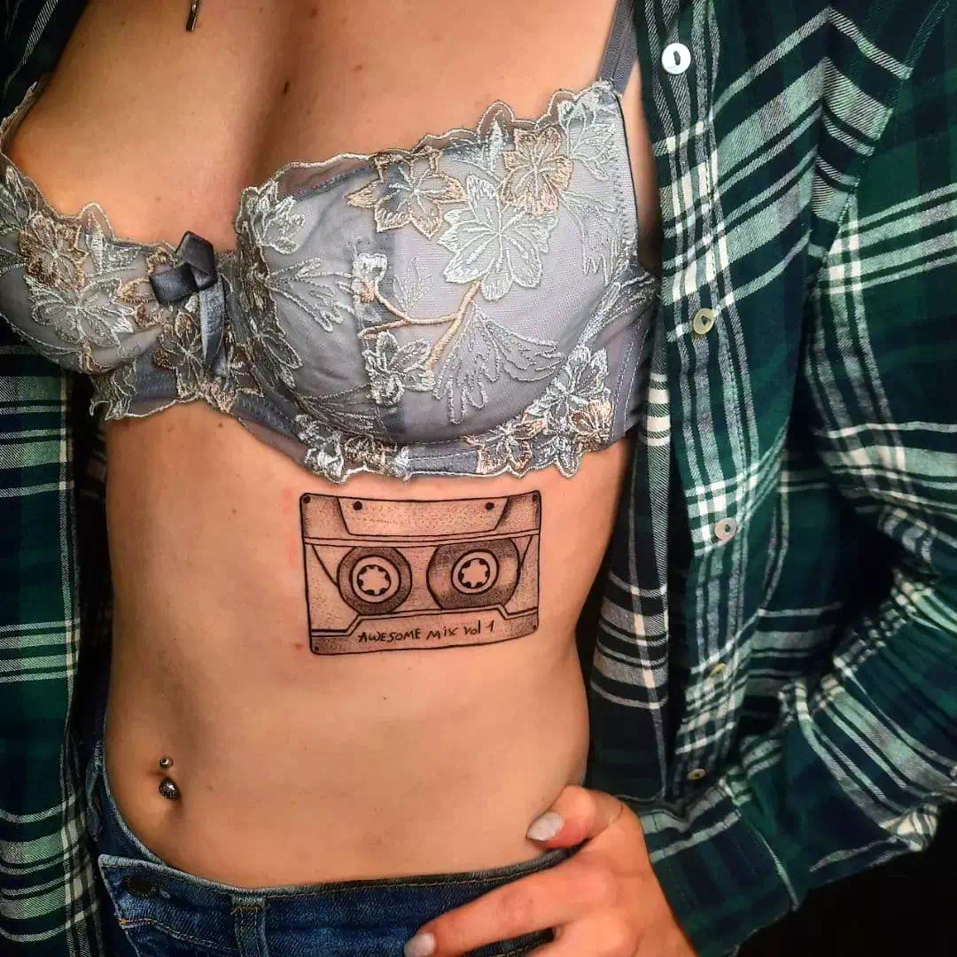 Diseño de tatuaje en cinta de casete 1