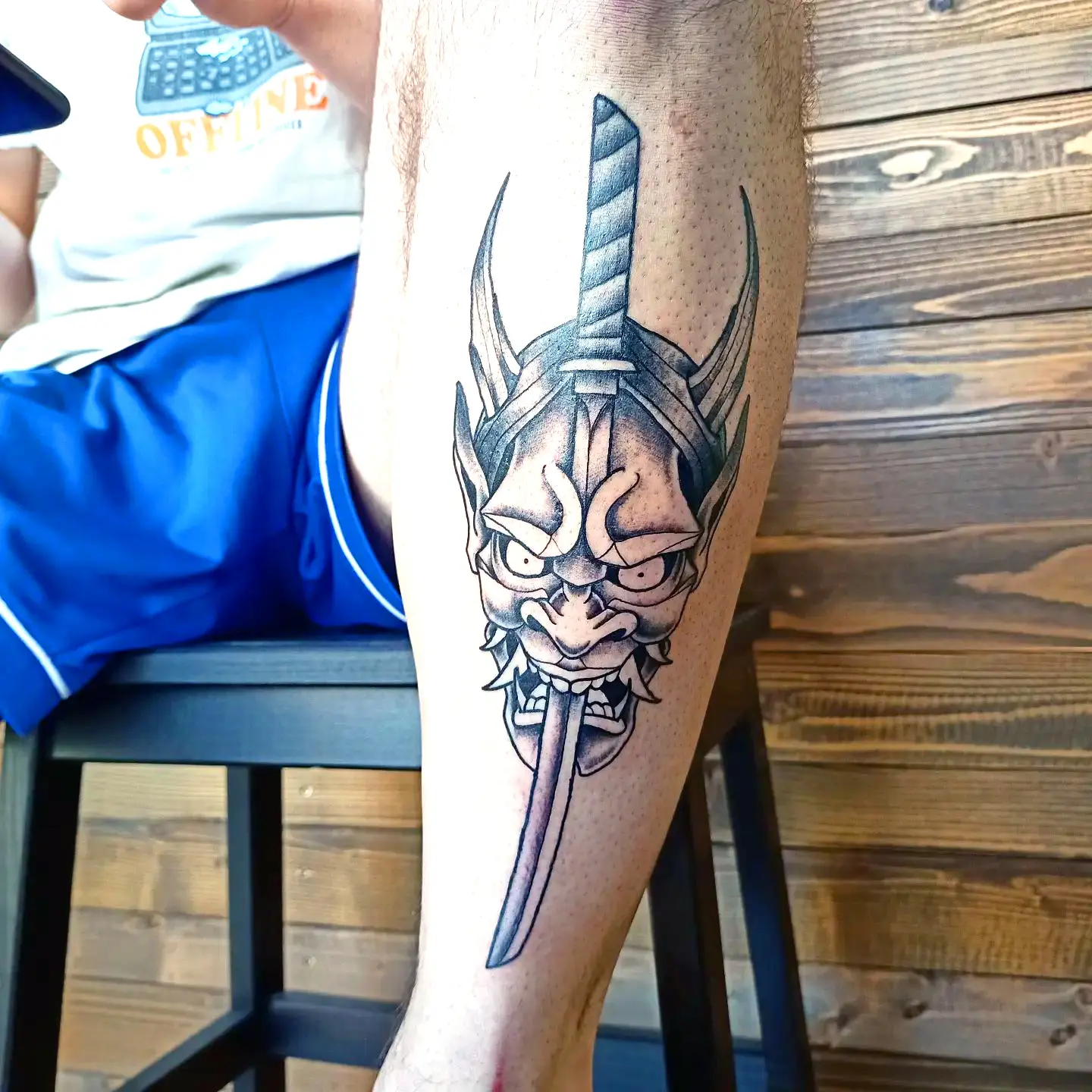 Detaillierte Oni Maske Tattoo über Bein