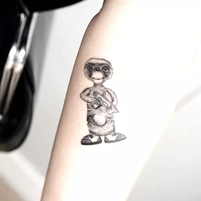 ET Alien Tattoo 3