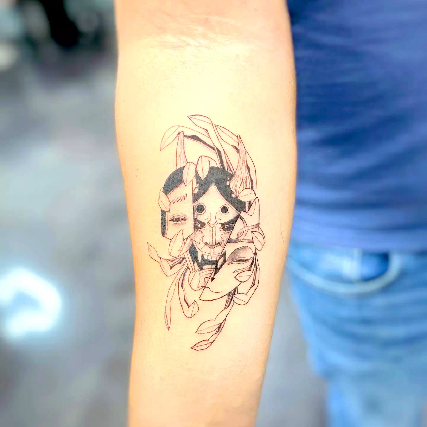 Unterarm Oni Maske Tattoo Schwarz Idee