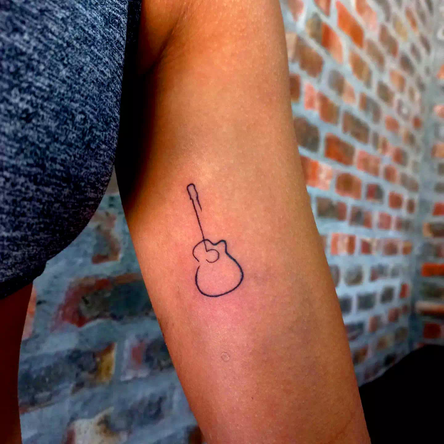 Diseño de tatuaje de guitarra 5