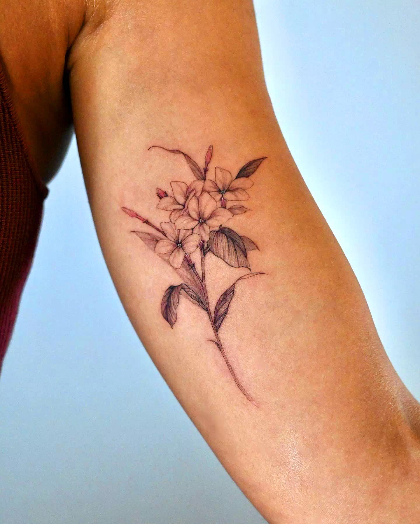 Tatuaje de flor de jazmín Diseño minimalista