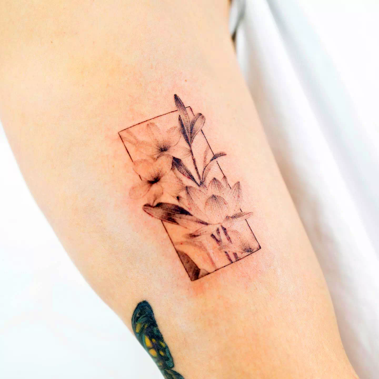 Tatuaje Flor de Jazmín Diseño Pequeño