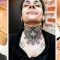 Idea de diseño de tatuaje de cuello para mujer