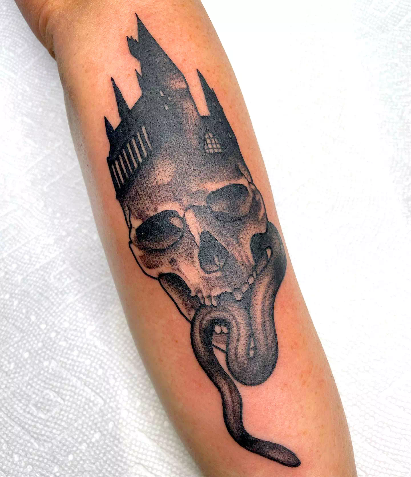 Gruselig aussehendes Todesser-Tattoo