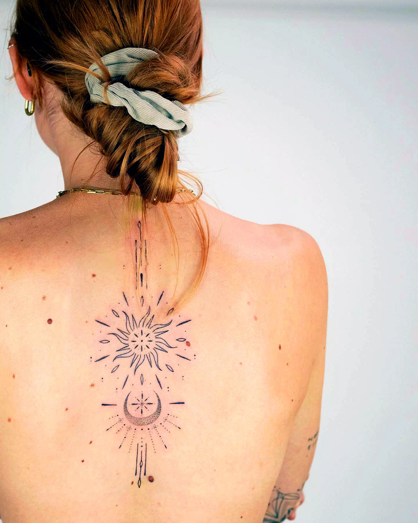 Diseños sencillos de tatuajes de sol y luna 2