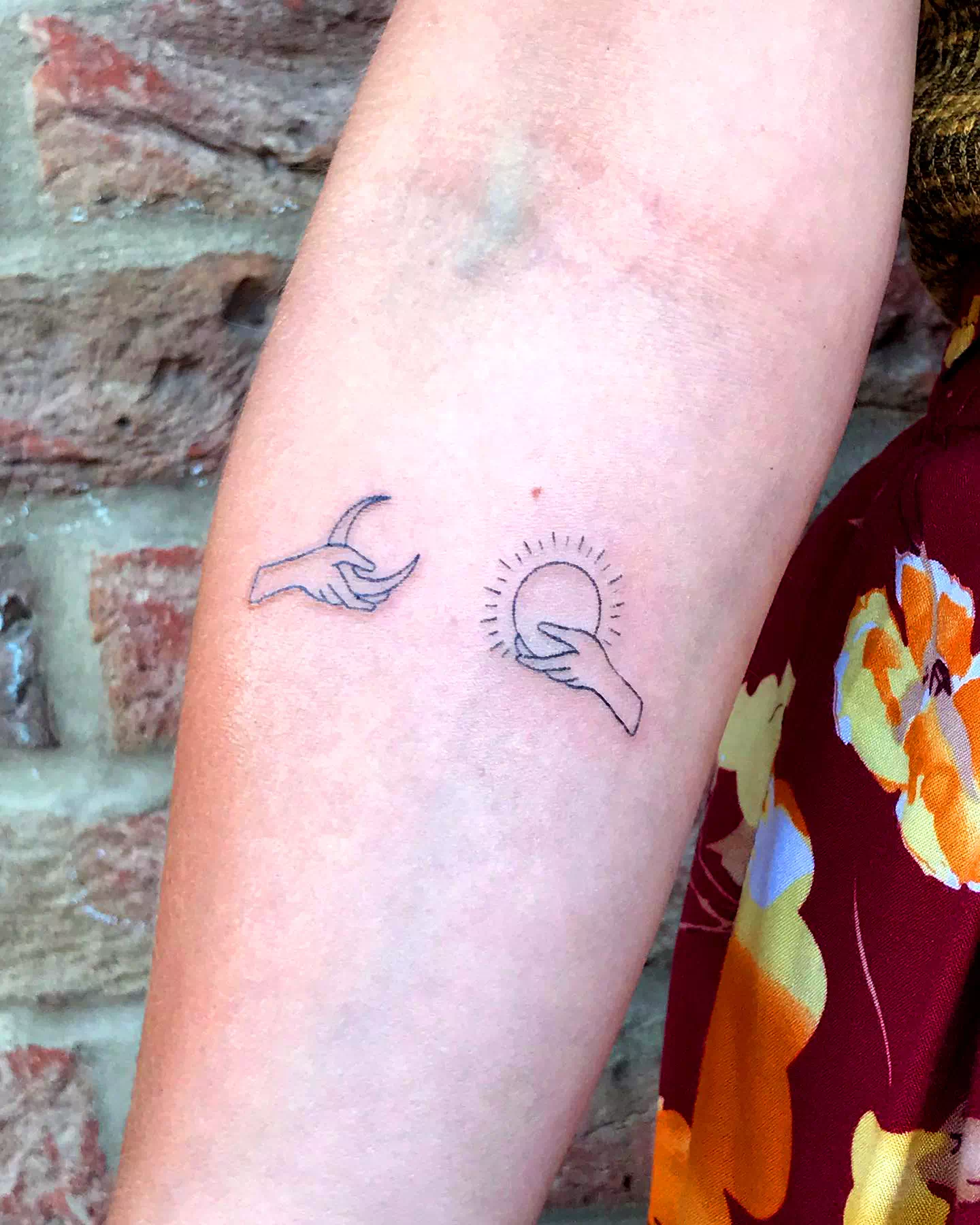 Tatuaje Sol y Luna de la mano 2
