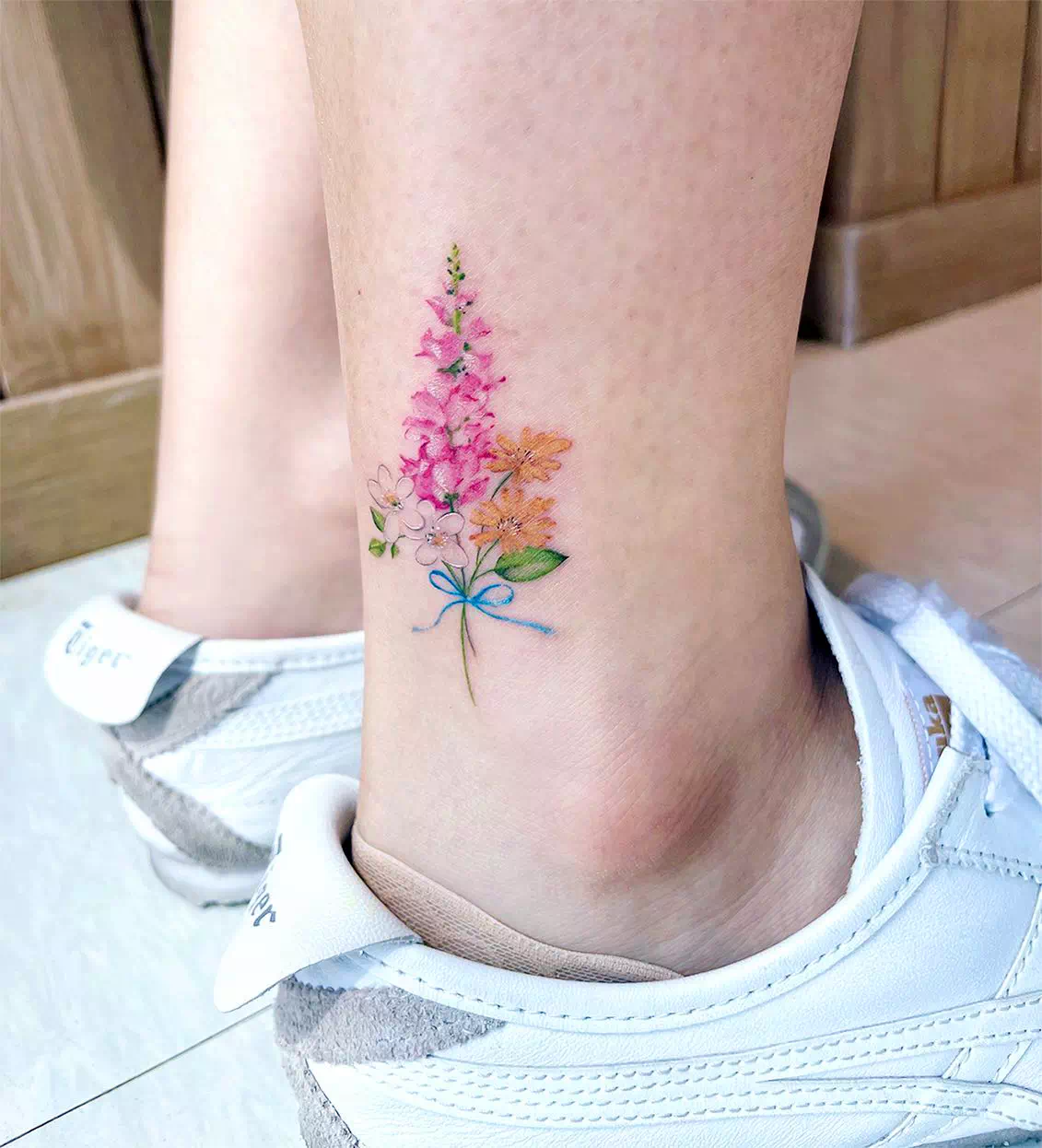 Tatuaje de la flor del jazmín amarillo