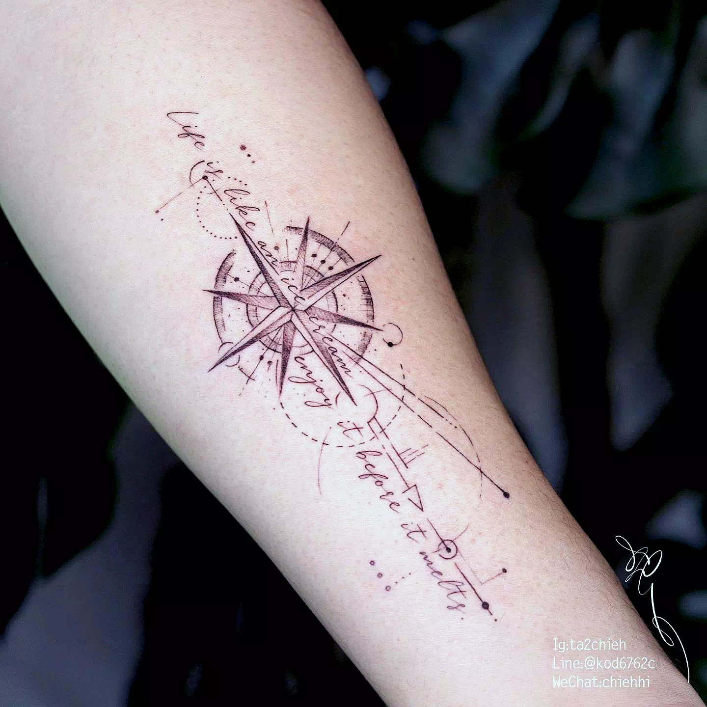 Kompass Tattoo Ideen über Arm