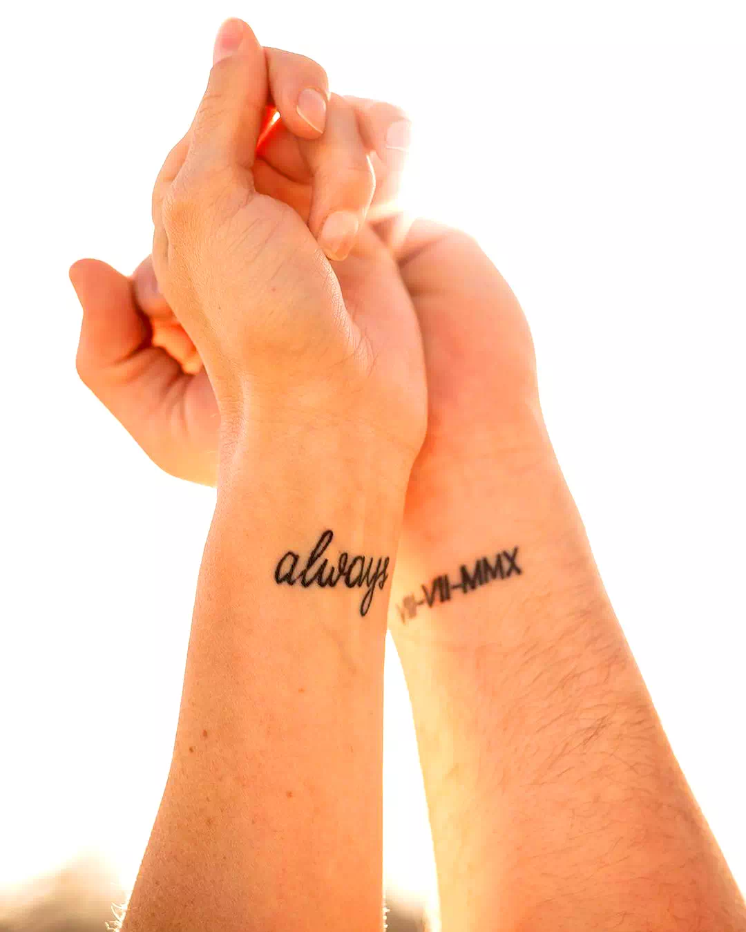 Tatuaje de alianzas con palabras significativas 3